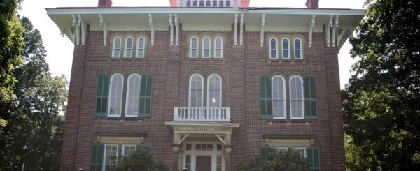 Henderson hall house