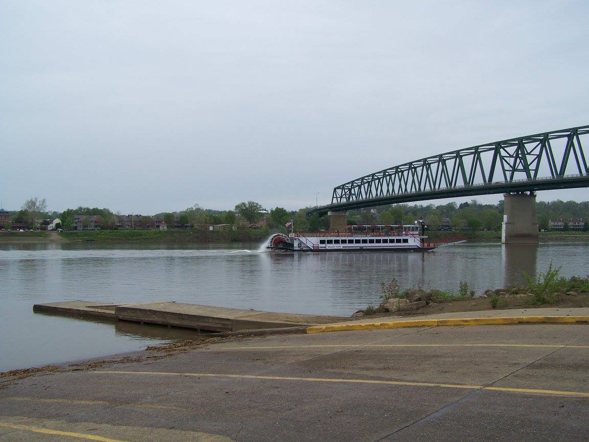 sternwheeler on the ohio river