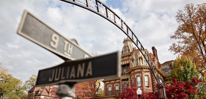 Juliana street sign close up