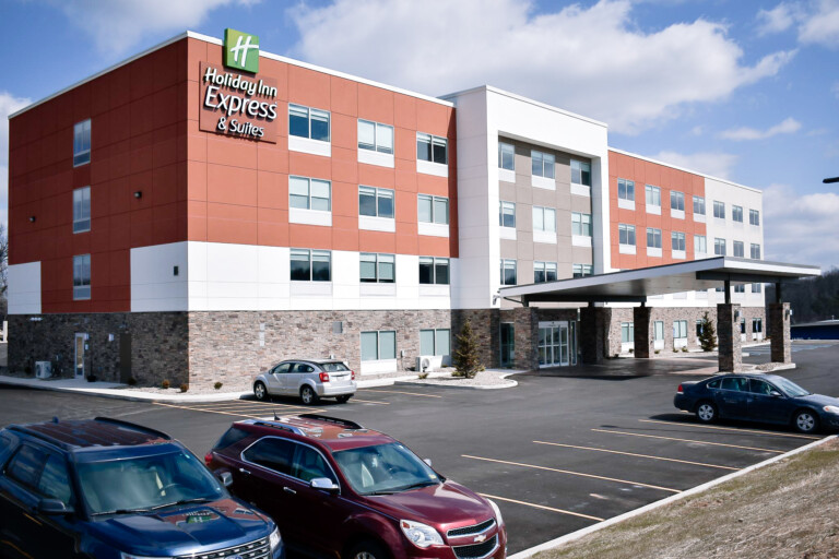 holiday inn 768x512