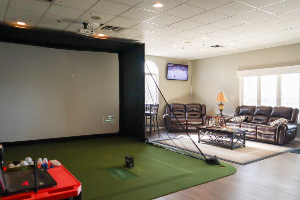 Links at Woodridge Simulation Room and Lounge